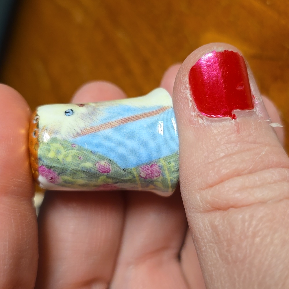 Birchcroft China Great BritainSet of Four Siamese Cat-Themed Thimbles - Picture 9 of 10